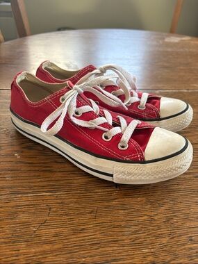 Converse All Star Chuck Taylor women’s Size 6